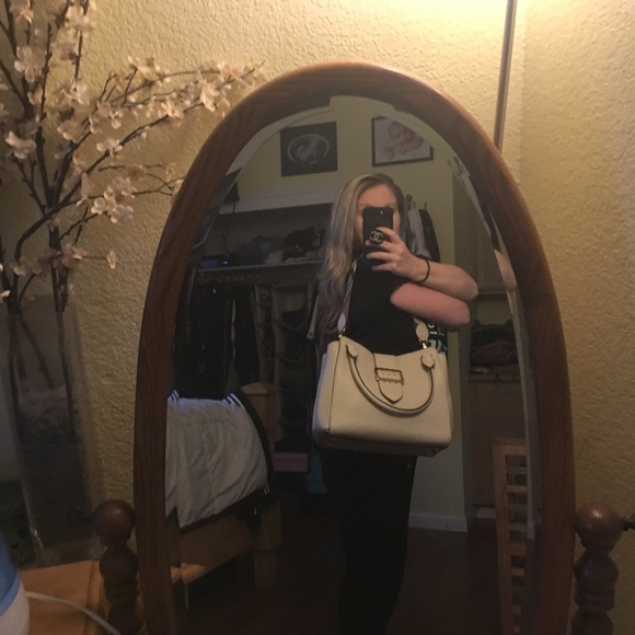 ❌SOLD❌ Burberry Buckle Handbag - Picture 8 of 8